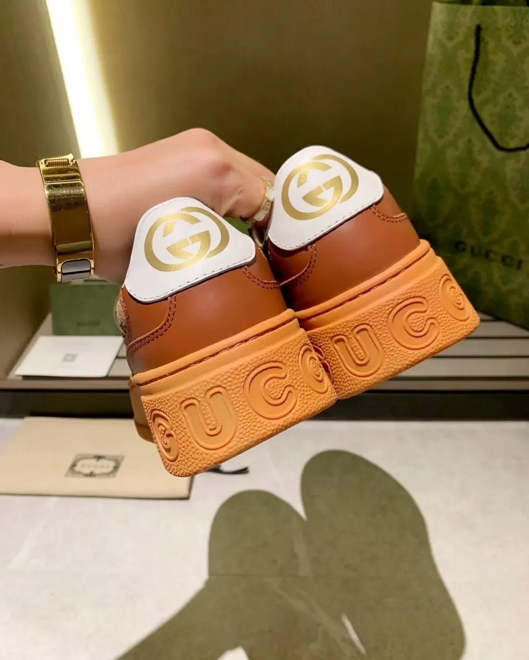 👟👟Ex-factory price 560👟👟 Men's size +10 Gucci2022 spring and summer new casual sports white shoes, purchasing version of the original version with a one-to-one molded IP light material sole! Upper calfskin, lining calfskin, foot pads calfskin. Complete purchasing version. Code number: female 35-40#, male 39-44# (45 customized)